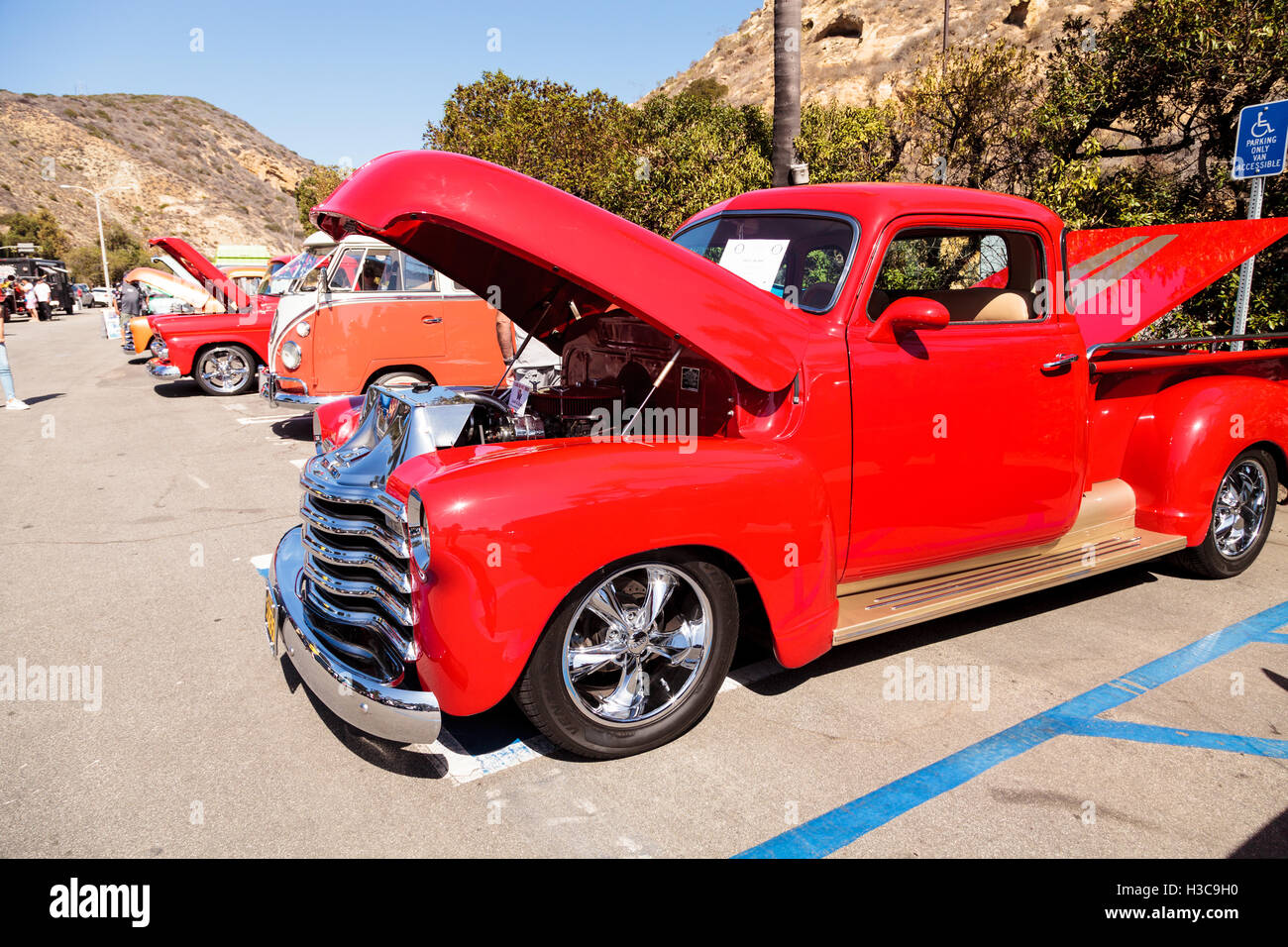 Laguna Beach, CA, USA - 2 octobre 2016 : 1951 Rouge 1500 GM administré par Ed le riz et affiché au Rotary Club de Laguna Beach 2016 Banque D'Images