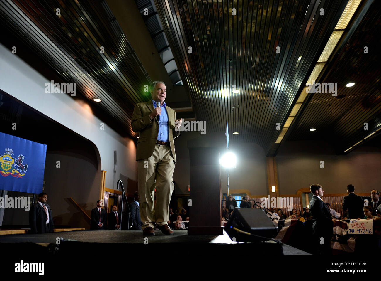 Candidate à la vice-présidence démocratique Sen. Tim Kaine rallyes à Sheet Metal Workers Union de Philadelphie, PA Banque D'Images