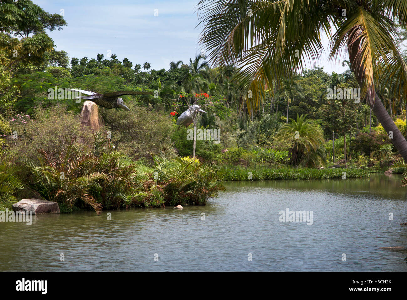 Singapour, les jardins de la baie, Kingfisher Lake, trio de sculptures des martins-pêcheurs Banque D'Images