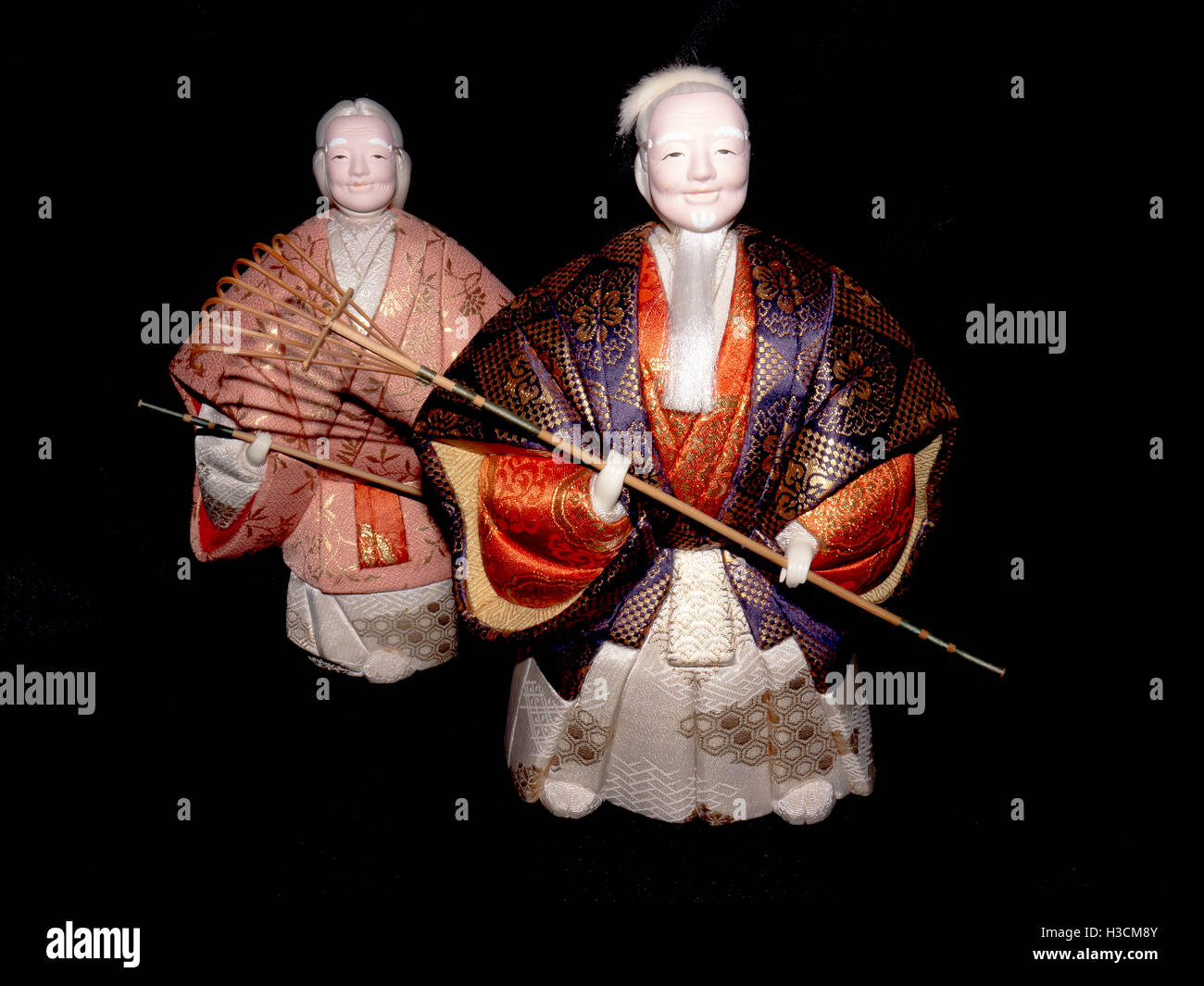 L'Antique Kimekomi poupée Japonaise vieil homme Jo et vieille femme Uba représentant un jeu de Noh, 'Le vieux couple de la Takasago'. Banque D'Images