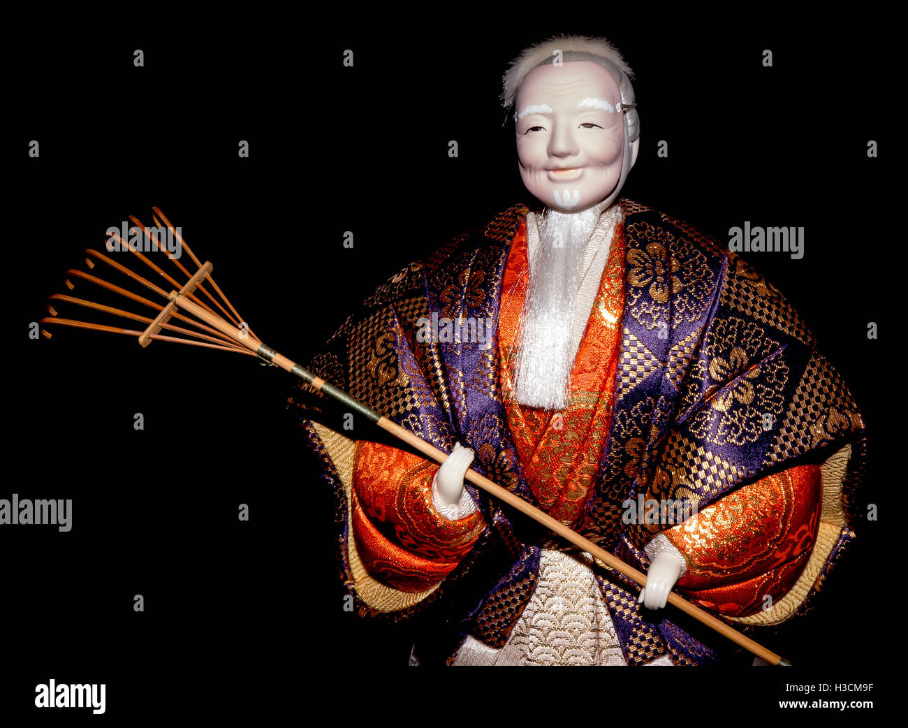 L'Antique Kimekomi poupée Japonaise vieil homme Jo et vieille femme Uba représentant un jeu de Noh, 'Le vieux couple de la Takasago'. Banque D'Images