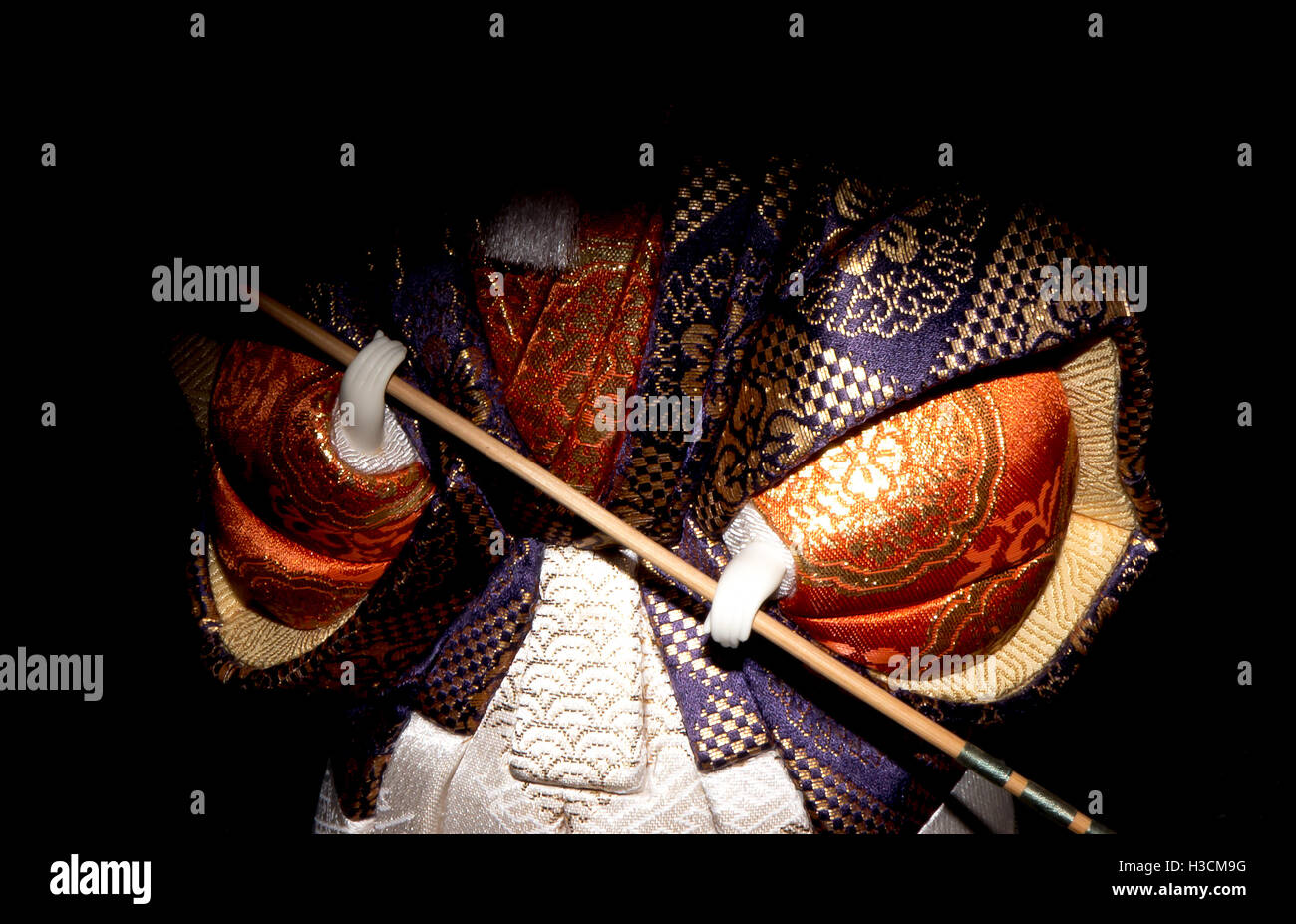 L'Antique Kimekomi poupée Japonaise vieil homme Jo et vieille femme Uba représentant un jeu de Noh, 'Le vieux couple de la Takasago'. Banque D'Images