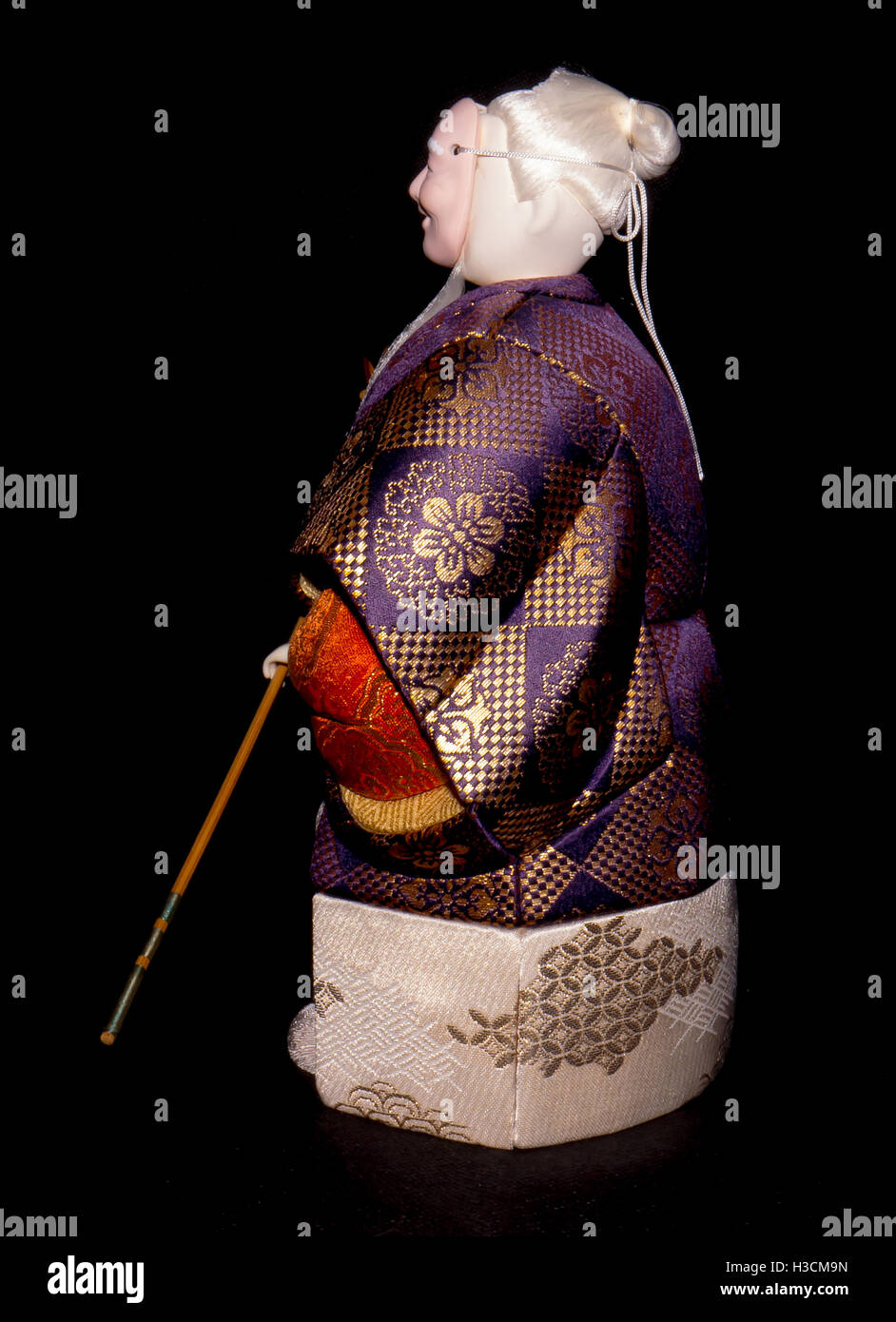 L'Antique Kimekomi poupée Japonaise vieil homme Jo et vieille femme Uba représentant un jeu de Noh, 'Le vieux couple de la Takasago'. Banque D'Images