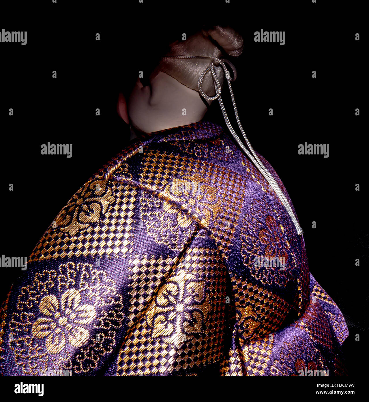 L'Antique Kimekomi poupée Japonaise vieil homme Jo et vieille femme Uba représentant un jeu de Noh, 'Le vieux couple de la Takasago'. Banque D'Images