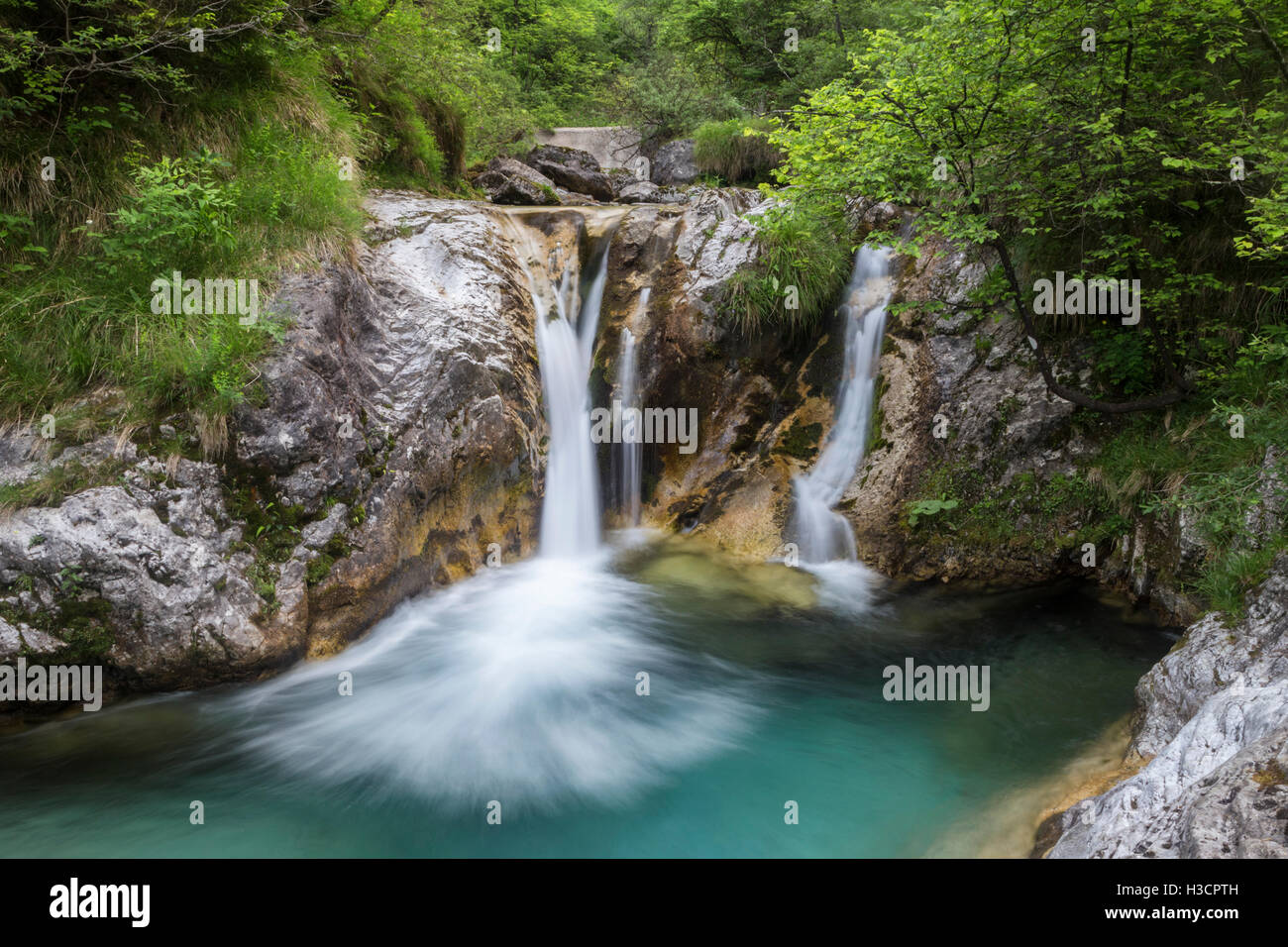 Cascades de Valle Vertova, Vertova, Val Seriana, province de Bergame, Lombardie, Italie. Banque D'Images