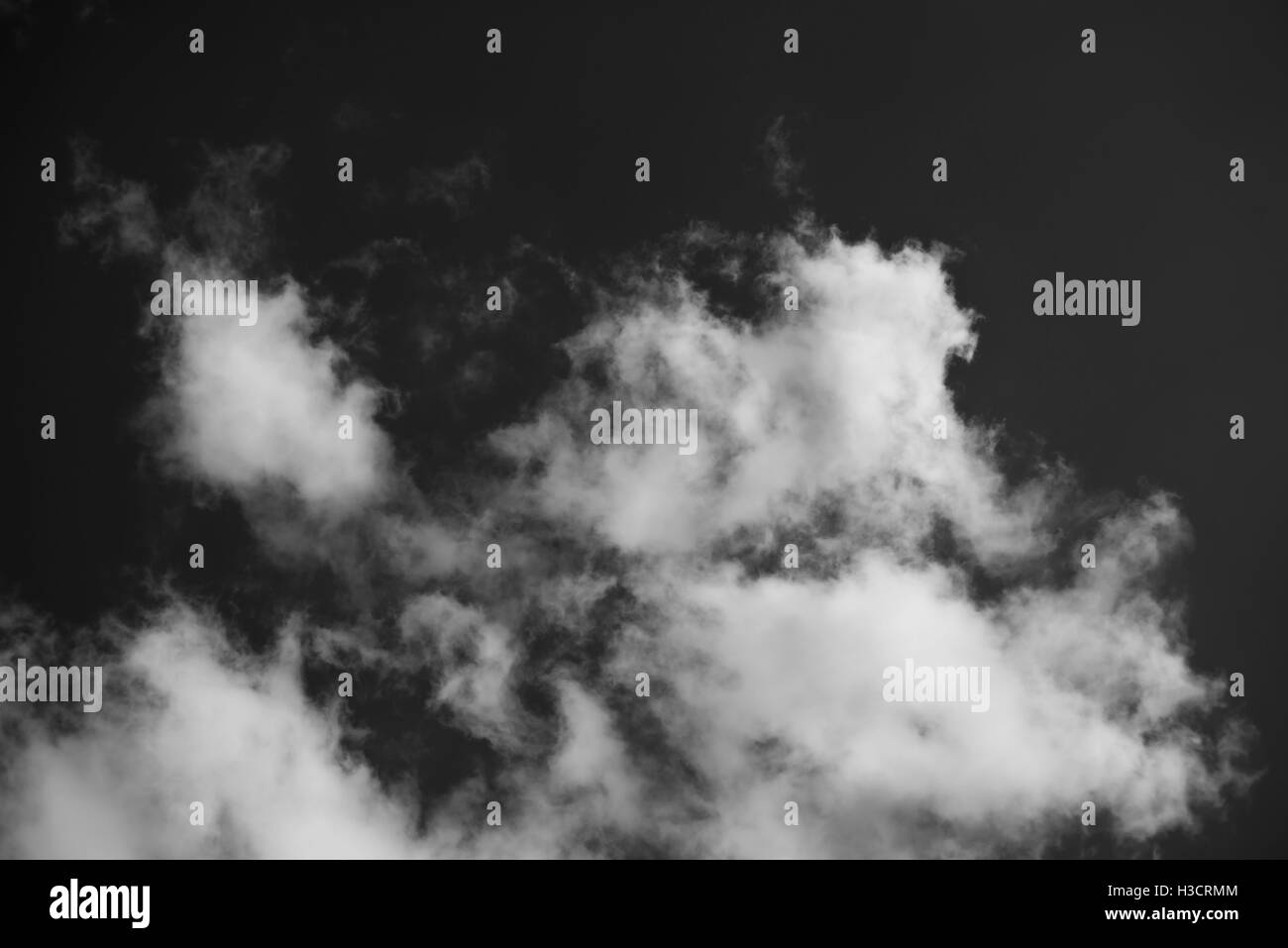 Le noir et blanc des nuages et du ciel Banque D'Images