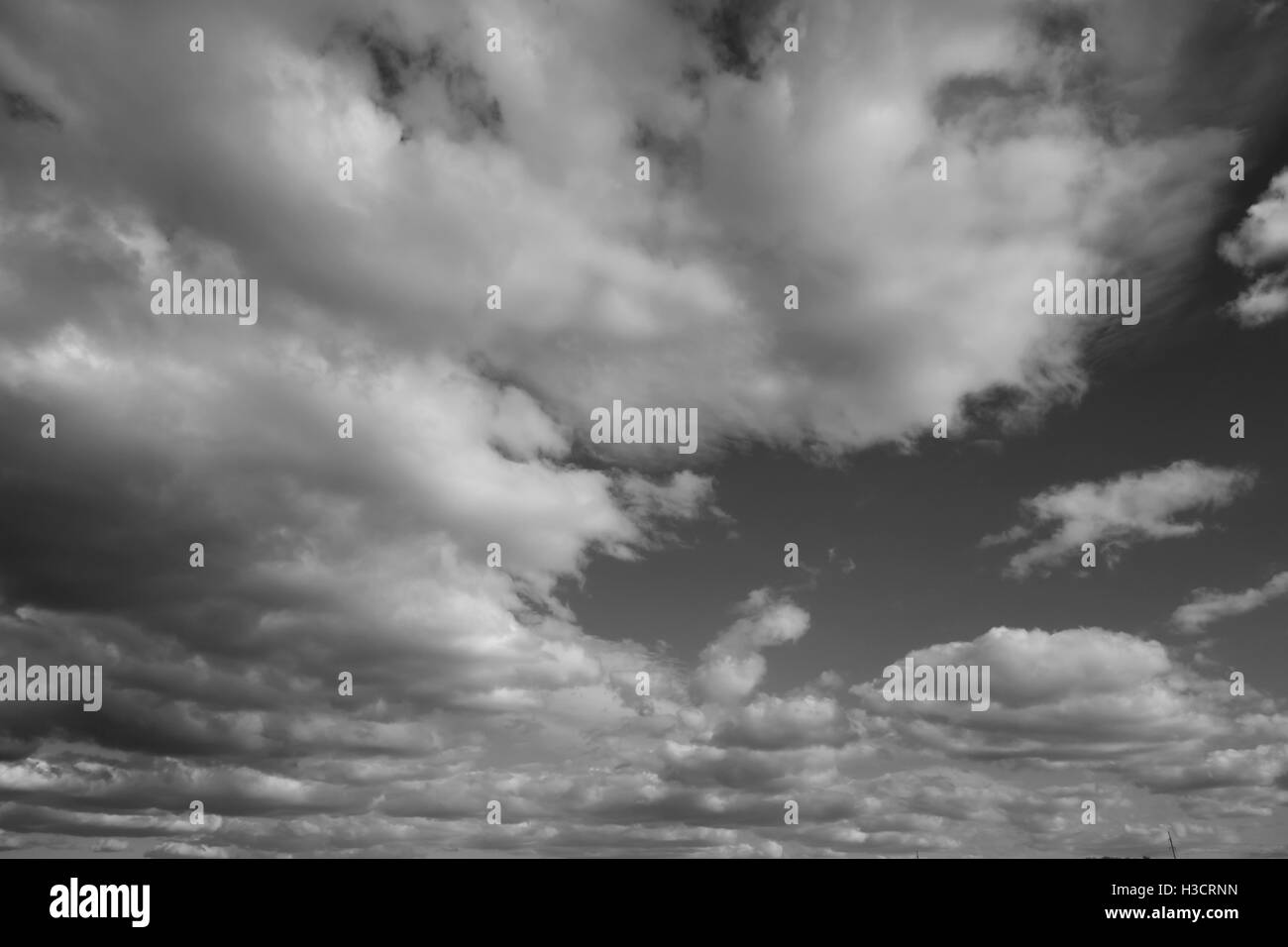 Le noir et blanc des nuages et du ciel Banque D'Images