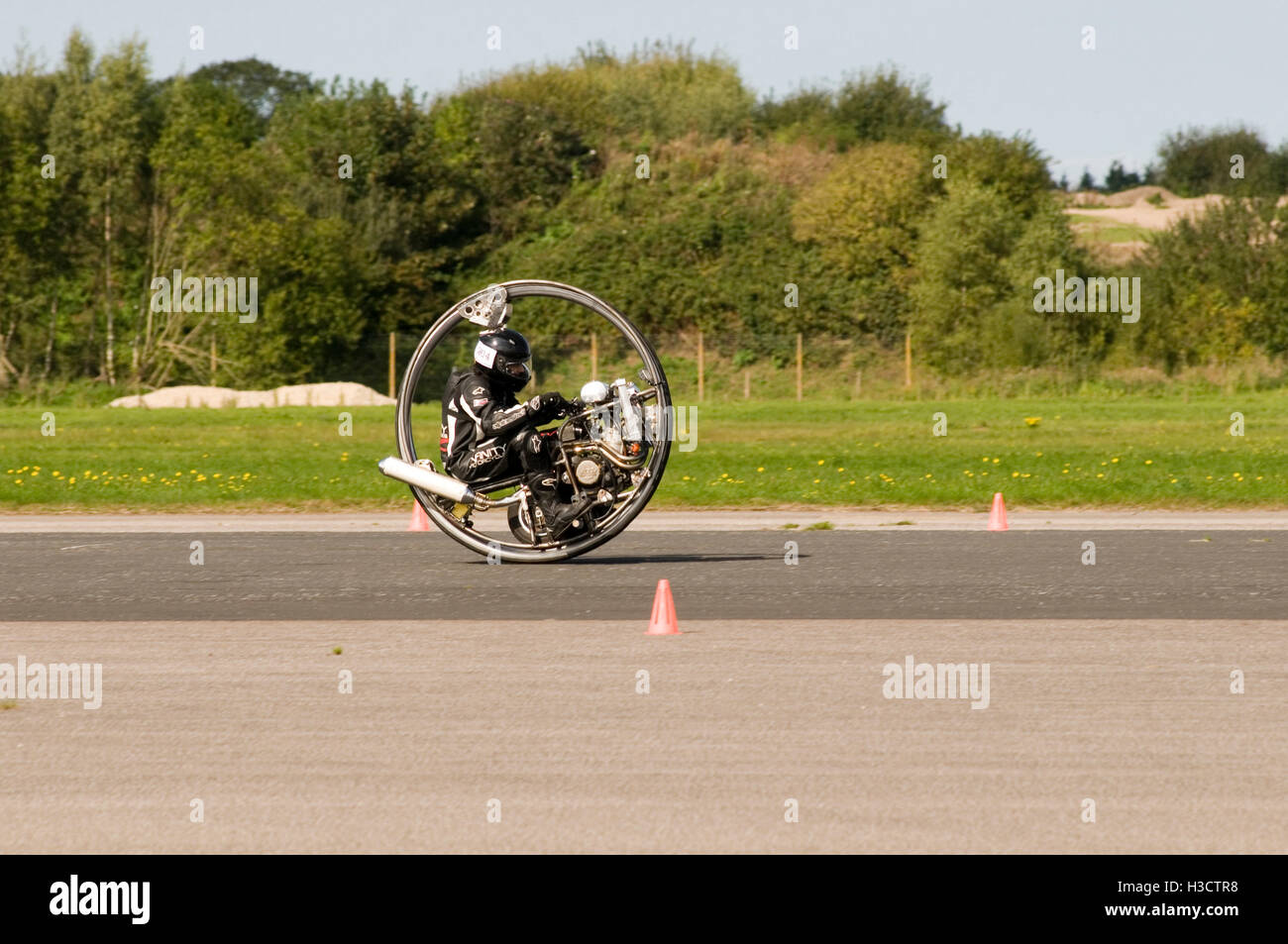 Monowheel motorcycle avec une seule roue Banque D'Images