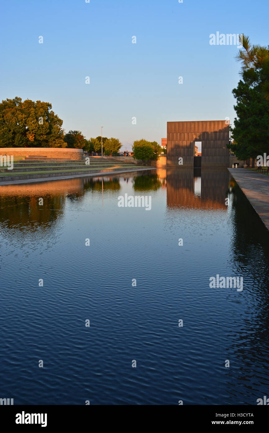 Le miroir d'eau et 9:01 Embarquement à l'Oklahoma City National Monument. Banque D'Images