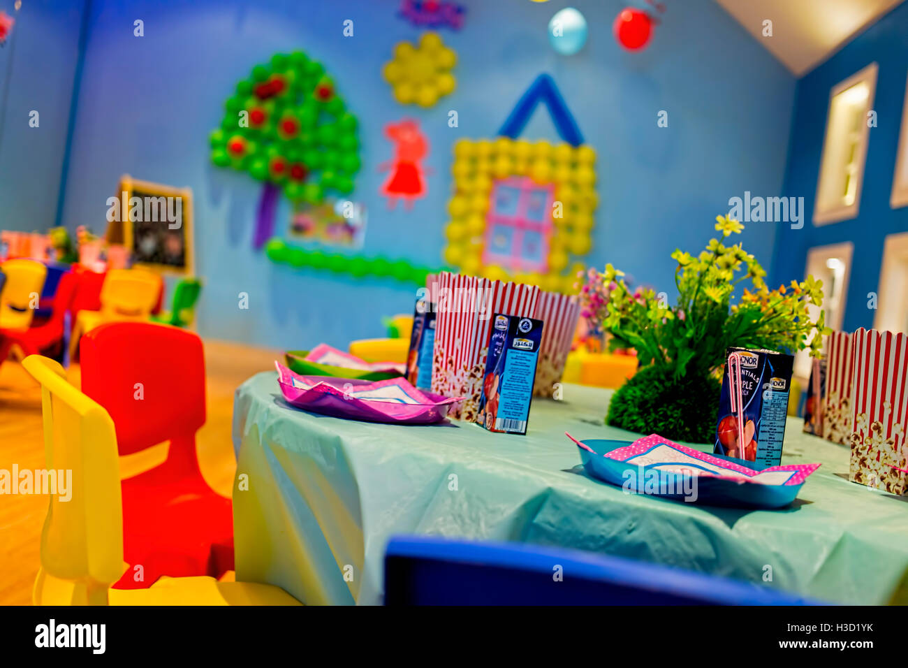 Table d'anniversaire pour les enfants prêt à aller Banque D'Images