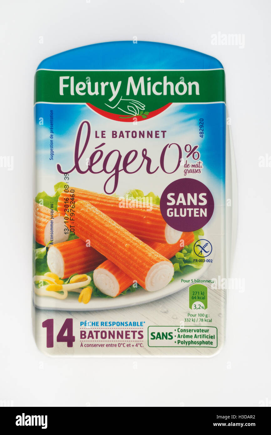 Des plats sans gluten surimi bâtonnets de poisson avec 0  % de gras saturés par les grands noms de la marque Fleury Michon, France Banque D'Images