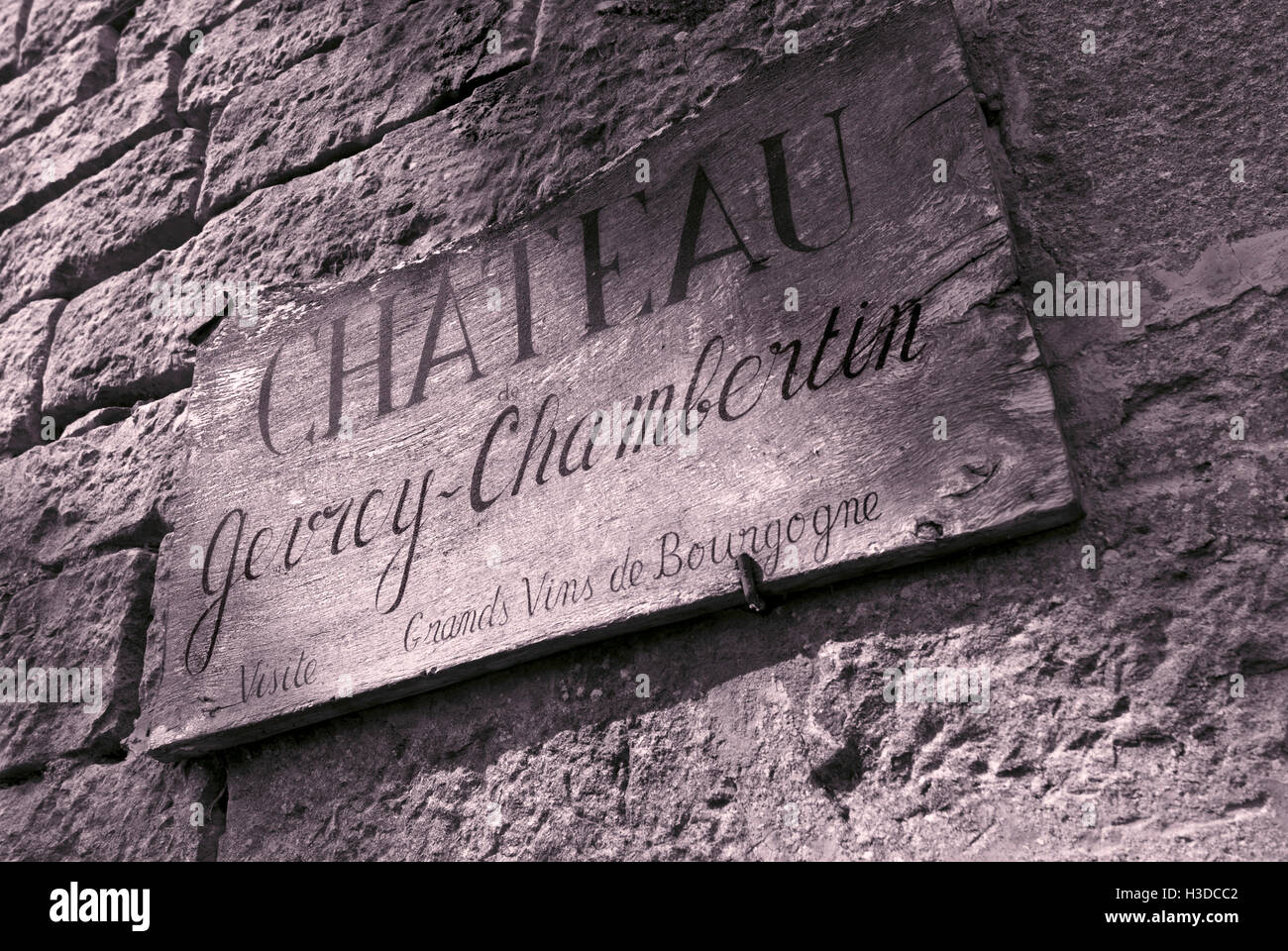 Weathered signe extérieur Château de Gevrey-Chambertin Château Bourgogne Côte d'Or France Banque D'Images