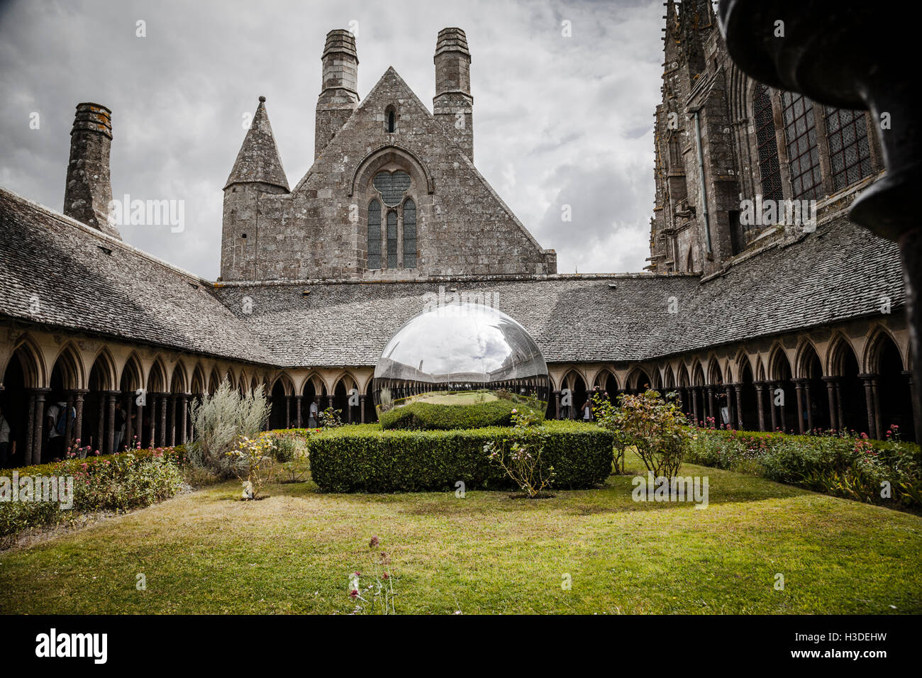 Le jardin du monastère à l'abbaye du Mont Saint Michel. Normandie, France Banque D'Images