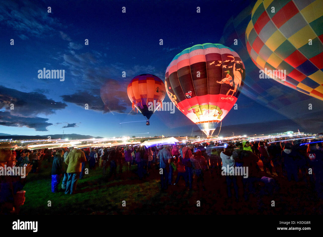 Les ballons à air va dans le ciel à l'aube à l'Albuquerque International Balloon Fiesta au Nouveau Mexique, octobre 2016. Banque D'Images