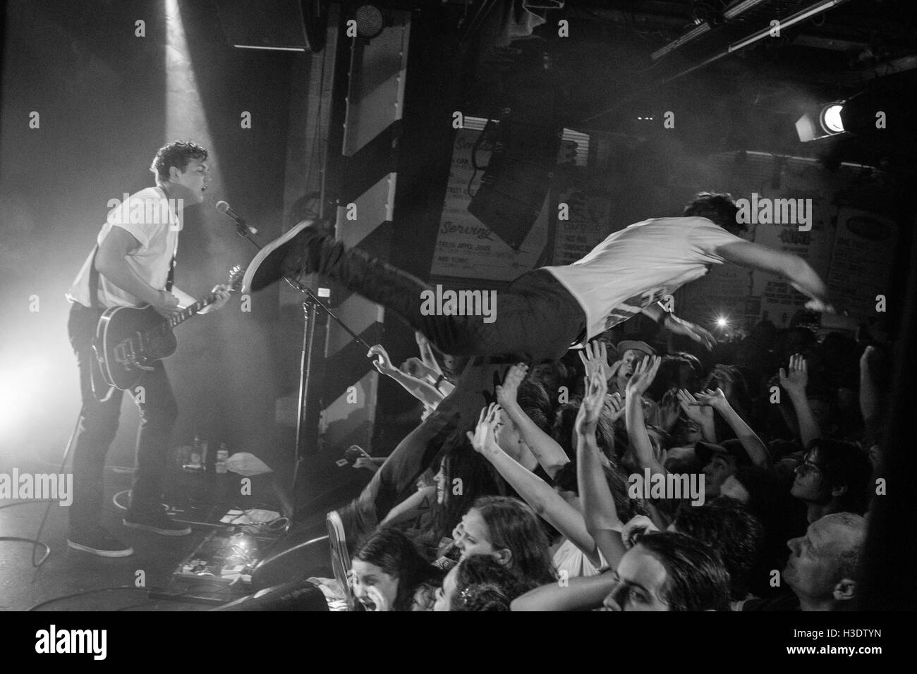 Sydney, Australie - 6 octobre 2016 : Papa Hockey effectuer leur concert de la tournée de l'album 'le Boronia' à l'usine d'Oxford à Sydney, Australie. Actes soutien inclus matin plat et l'horreur, mon ami. Sur la photo, papa hockey. Portez Credit : mjmediabox/Alamy Live News Banque D'Images