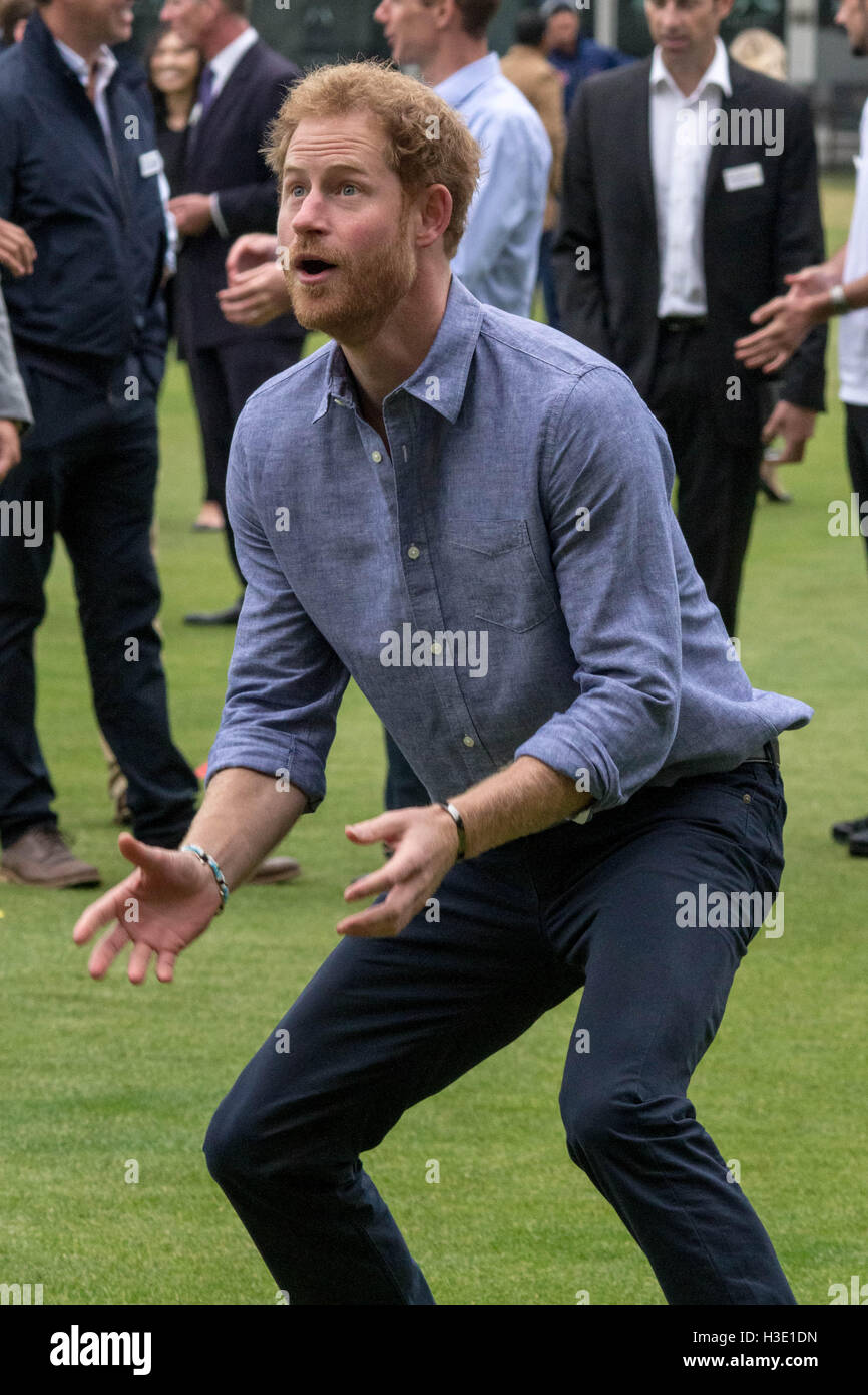 Londres, Royaume-Uni. 7 octobre, 2016. Le prince Harry assiste à Lord's Cricket Club à l'occasion de l'extension de base Coach coaching sportif programme d'apprentissage. Le Prince, un patron de club, répond aux apprentis, les entraîneurs et certains des partenaires et partisans qui prennent le programme réussi de 100 partenaires à travers le Royaume-Uni d'ici le printemps 2017 Crédit : Guy Josse/Alamy Live News Banque D'Images