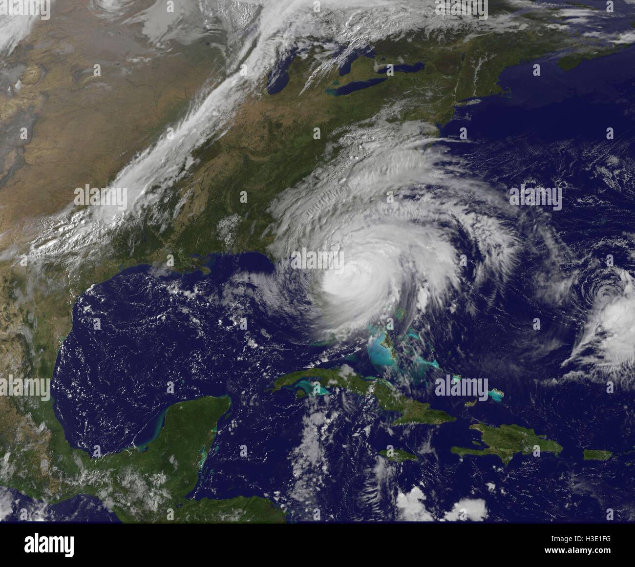 Silver Spring, Maryland, United States. 07Th Oct, 2016. Image en vraies couleurs de l'Atlantique Nord Ouest, montrant l'Ouragan Matthew sur l'état de Floride, prises par le satellite météo NOAA GOES at 13:25 UTC (9:25 EST), le 7 octobre 2016. NOAA Crédit Document/Gado/Alamy Live News. Banque D'Images