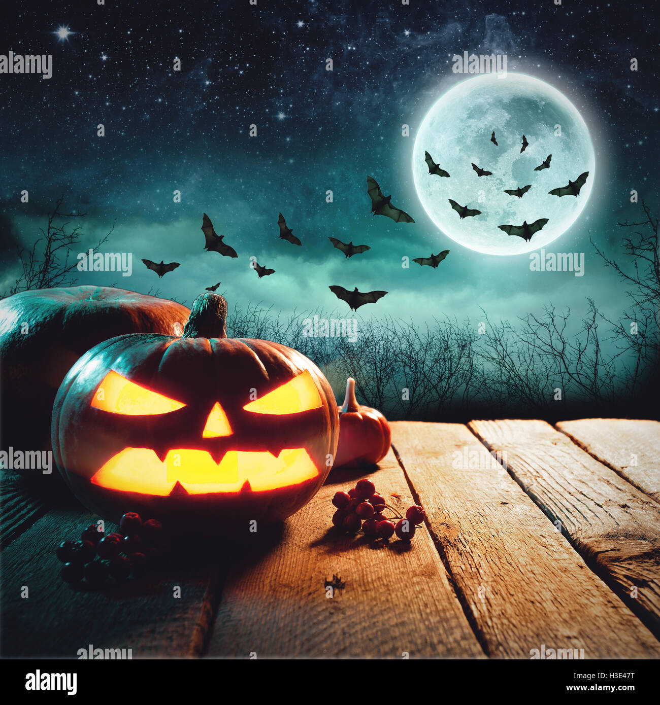 Jack rougeoyant dans un dark mist Forest. Éléments de cette image fournie par la NASA Banque D'Images