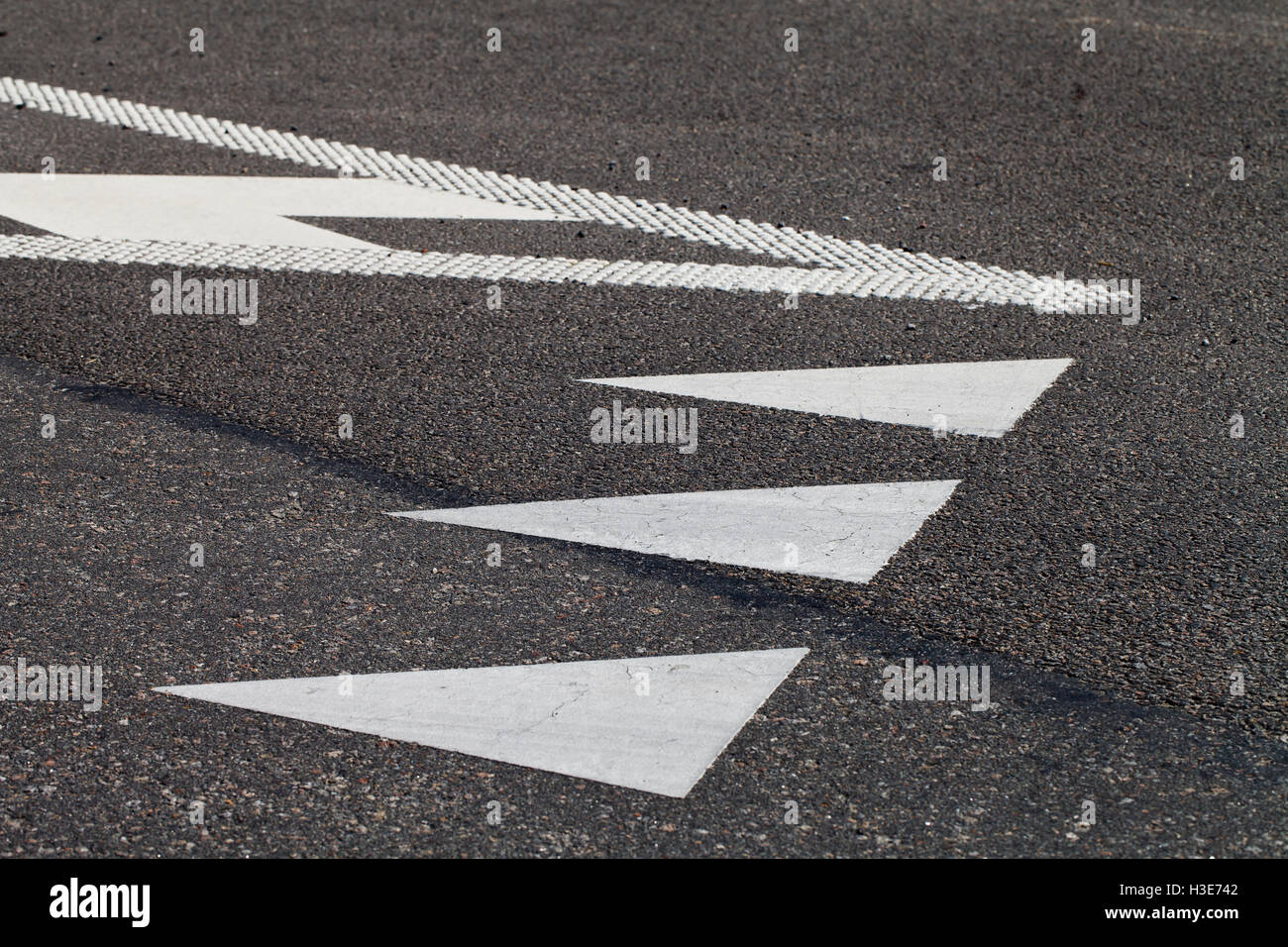 Signalisation en peinture blanche sur le trottoir Banque D'Images