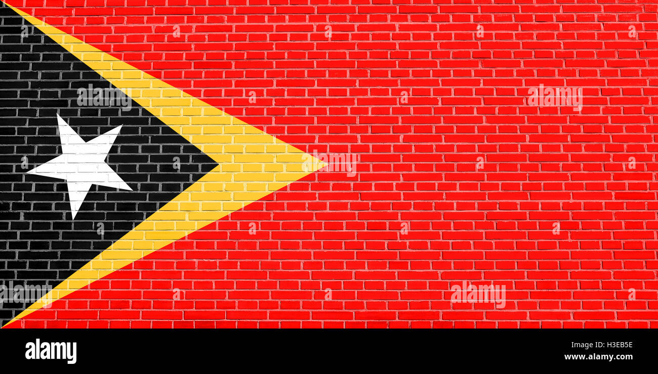 Drapeau officiel national du Timor oriental. Symbole patriotique, bannière, élément, arrière-plan. Les dimensions exactes. Bonne taille, couleurs. Banque D'Images