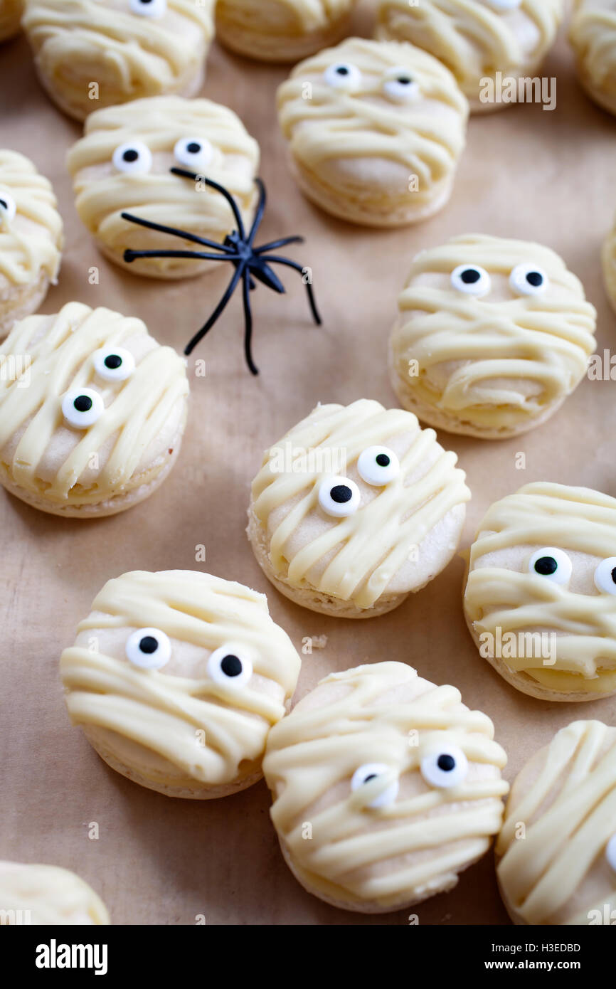 Maman blanc macarons pour l'Halloween Banque D'Images