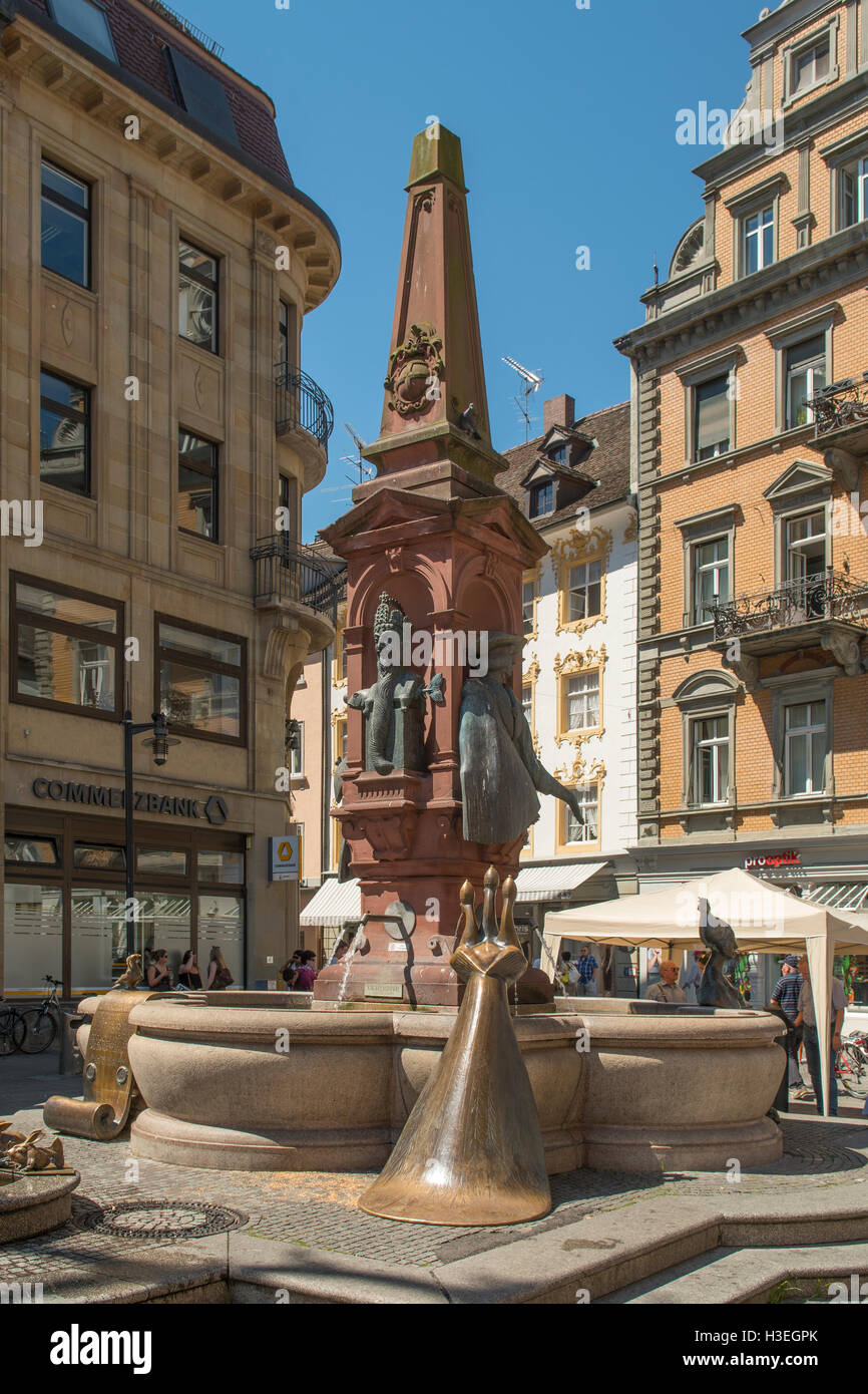 Kaiserbrunnen, Kaiser Fontaine, Marktplatz, Konstanz, Baden-Wurttemberg, Allemagne Banque D'Images