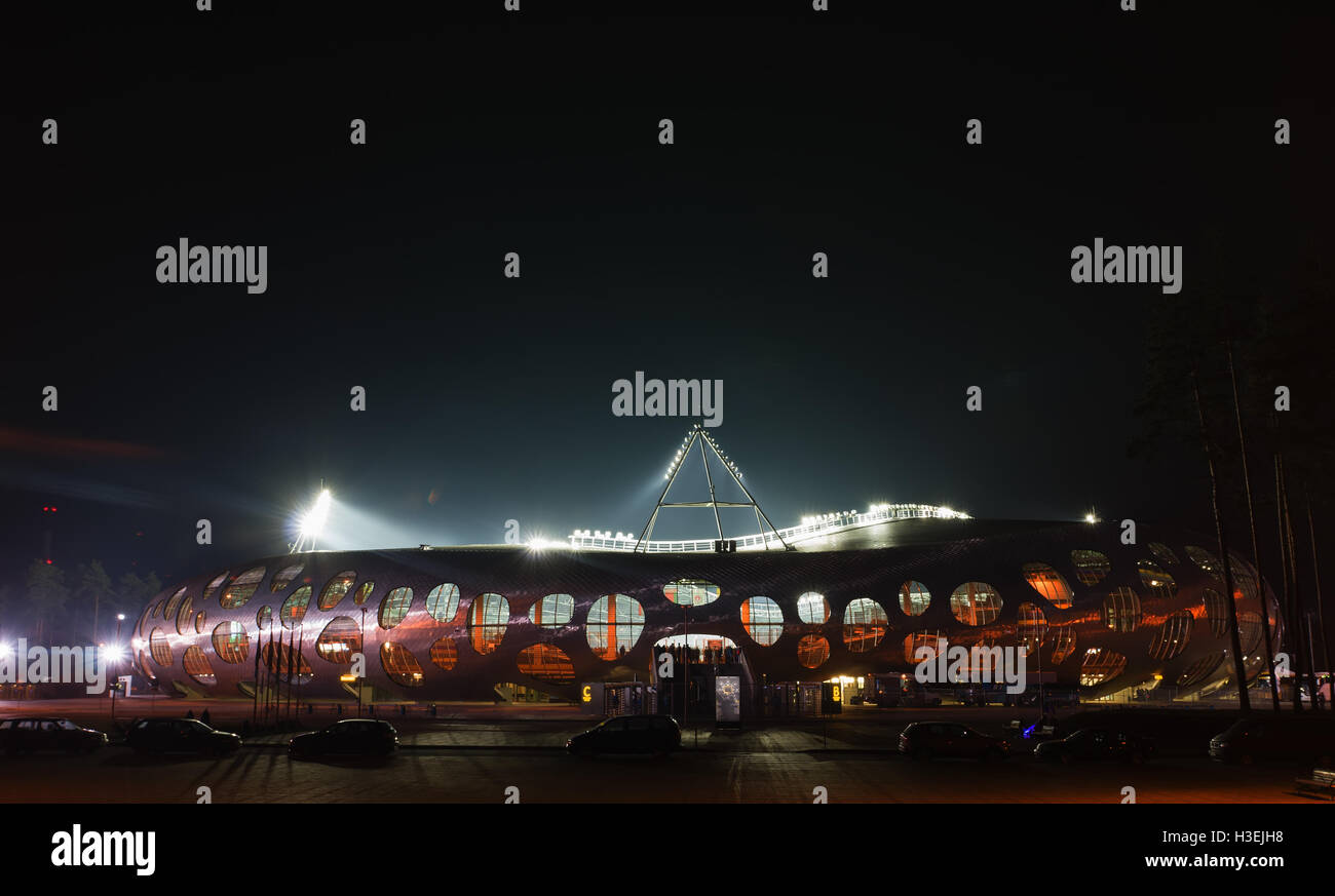 Borisov, Biélorussie - Septembre 02, 2016 : stadium appartenant aux FC BATE Borisov dans la ville de la Biélorussie dans la nuit. Banque D'Images