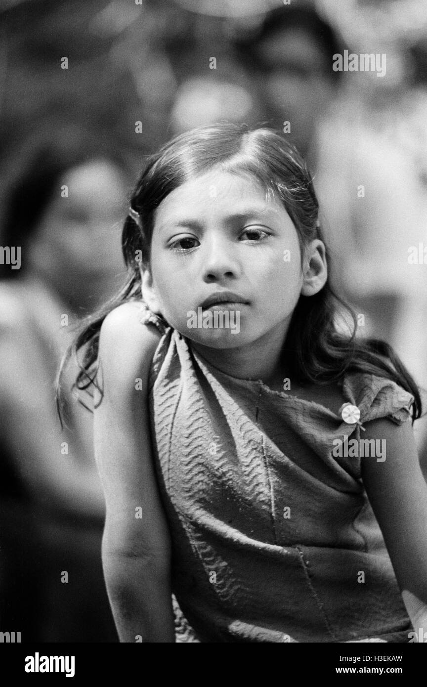 CHALATENANGO, EL SALVADOR, février 1984 : - dans le FPL Les zones de contrôle - Portrait d'une jeune fille. Banque D'Images