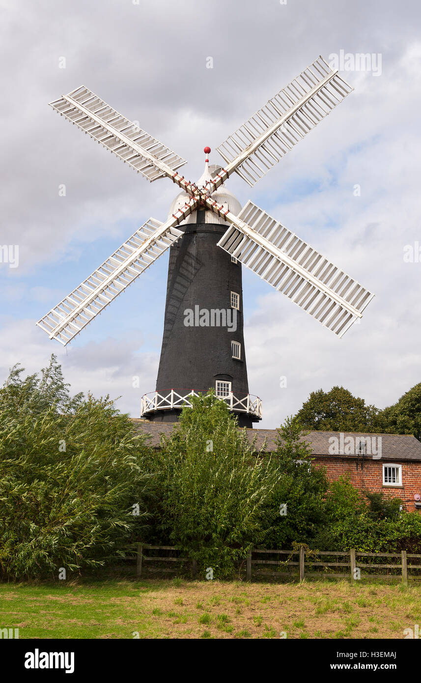 Le moulin historique de Skidby sur un sommet de colline dans le village de Skidby East Riding of Yorkshire Angleterre Royaume-Uni Banque D'Images