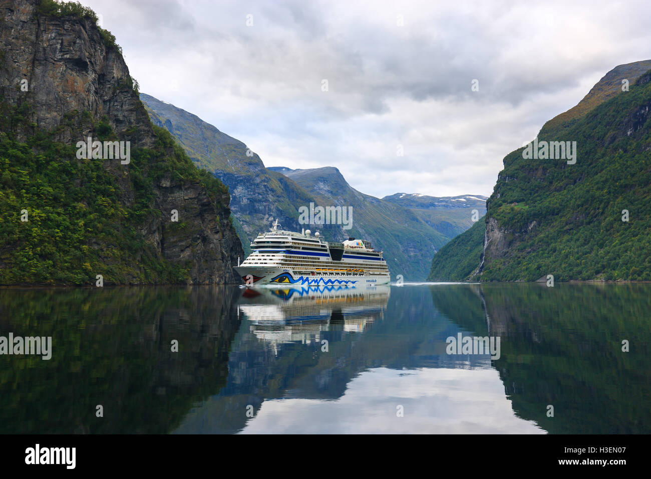 La croisière en sol aida le Geirangerfjord, Norvège Banque D'Images
