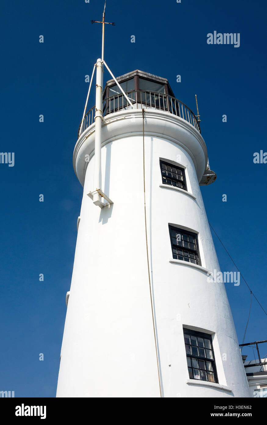 Le phare blanc par le port de Scarborough North Yorkshire Angleterre Royaume-Uni UK Banque D'Images