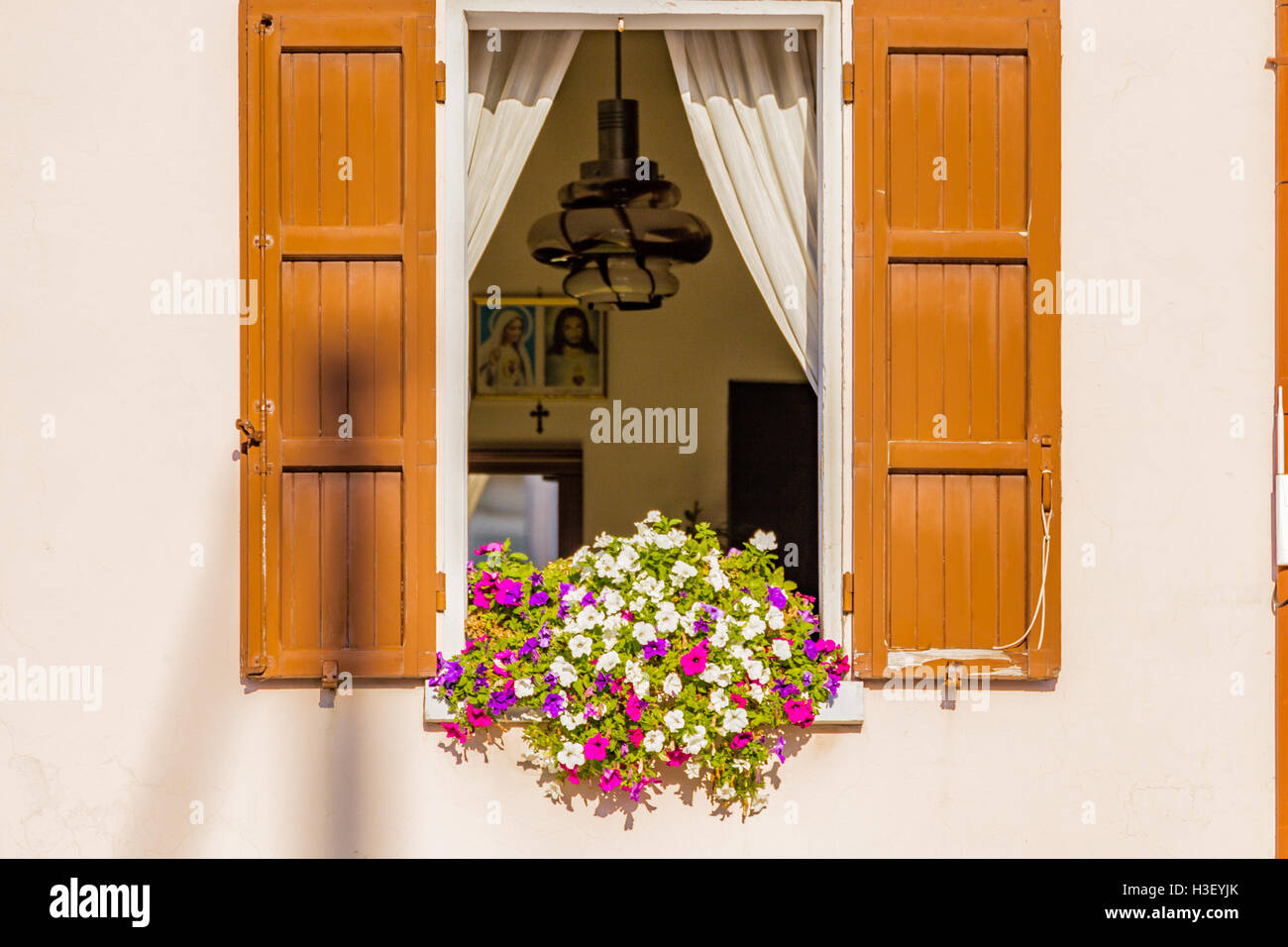 Maison typiquement italienne de la fenêtre Banque D'Images