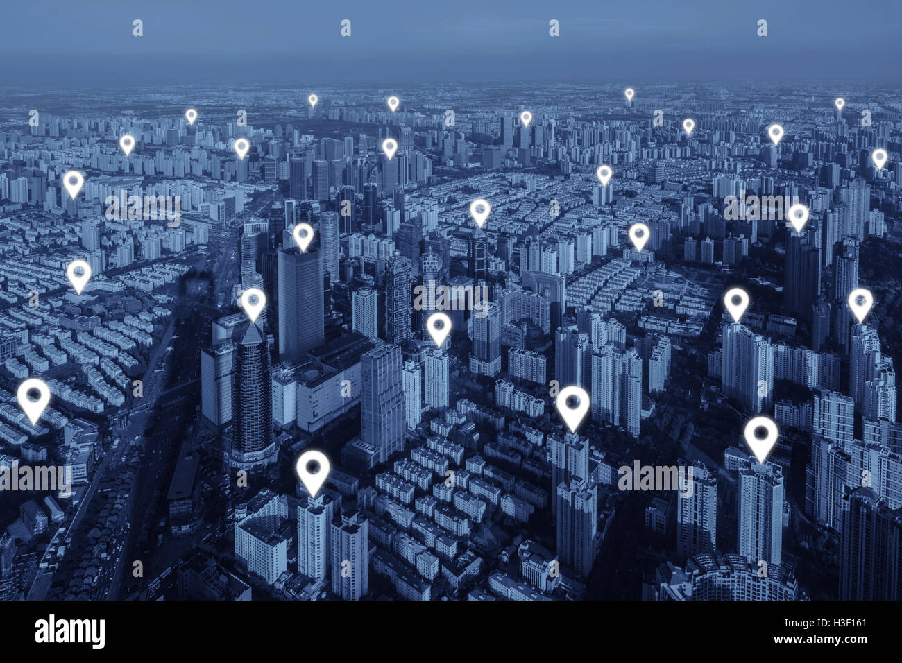 Plat à la carte de connexion réseau dans la ville. Concept de connexion réseau. Banque D'Images Plat à la carte de connexion réseau dans la ville. Concept de connexion réseau. Banque D'Images