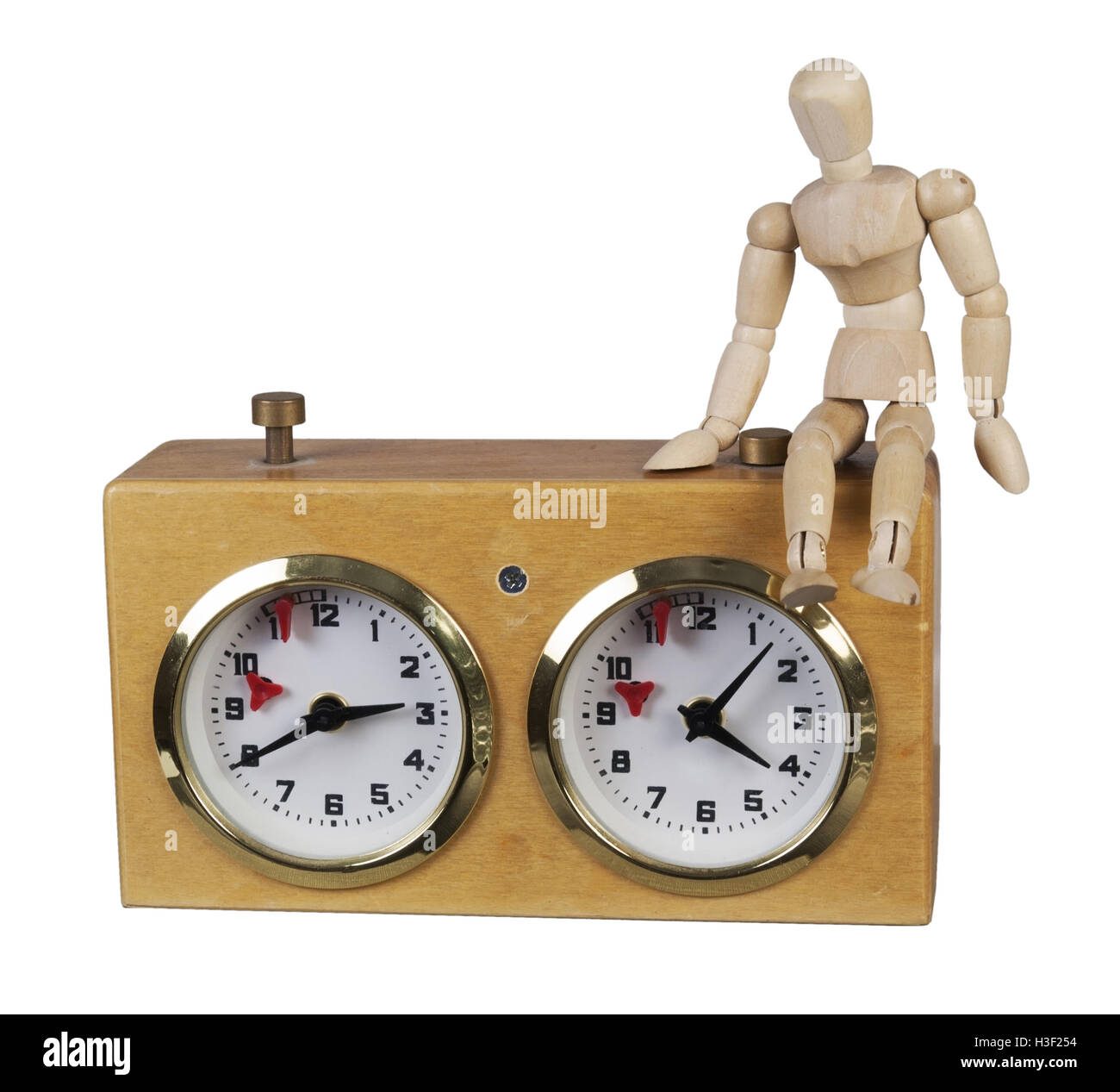 Personne assise sur un jeu d'Échecs Chronomètre avec deux boutons punch - chemin inclus Banque D'Images