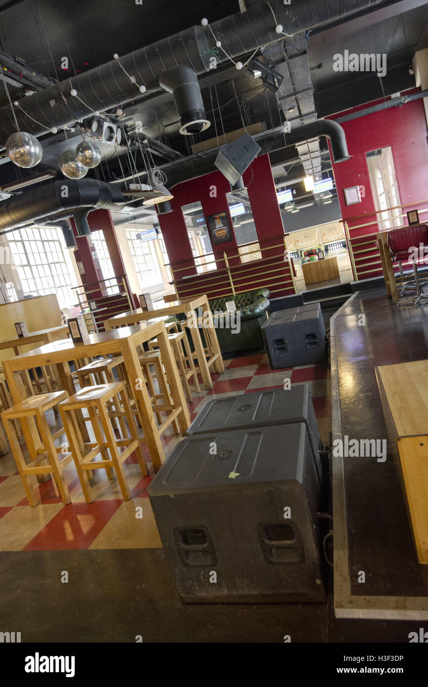 Les voies d'un café/bar/restaurant avec un bowling lanes, Bristol, Royaume-Uni Banque D'Images