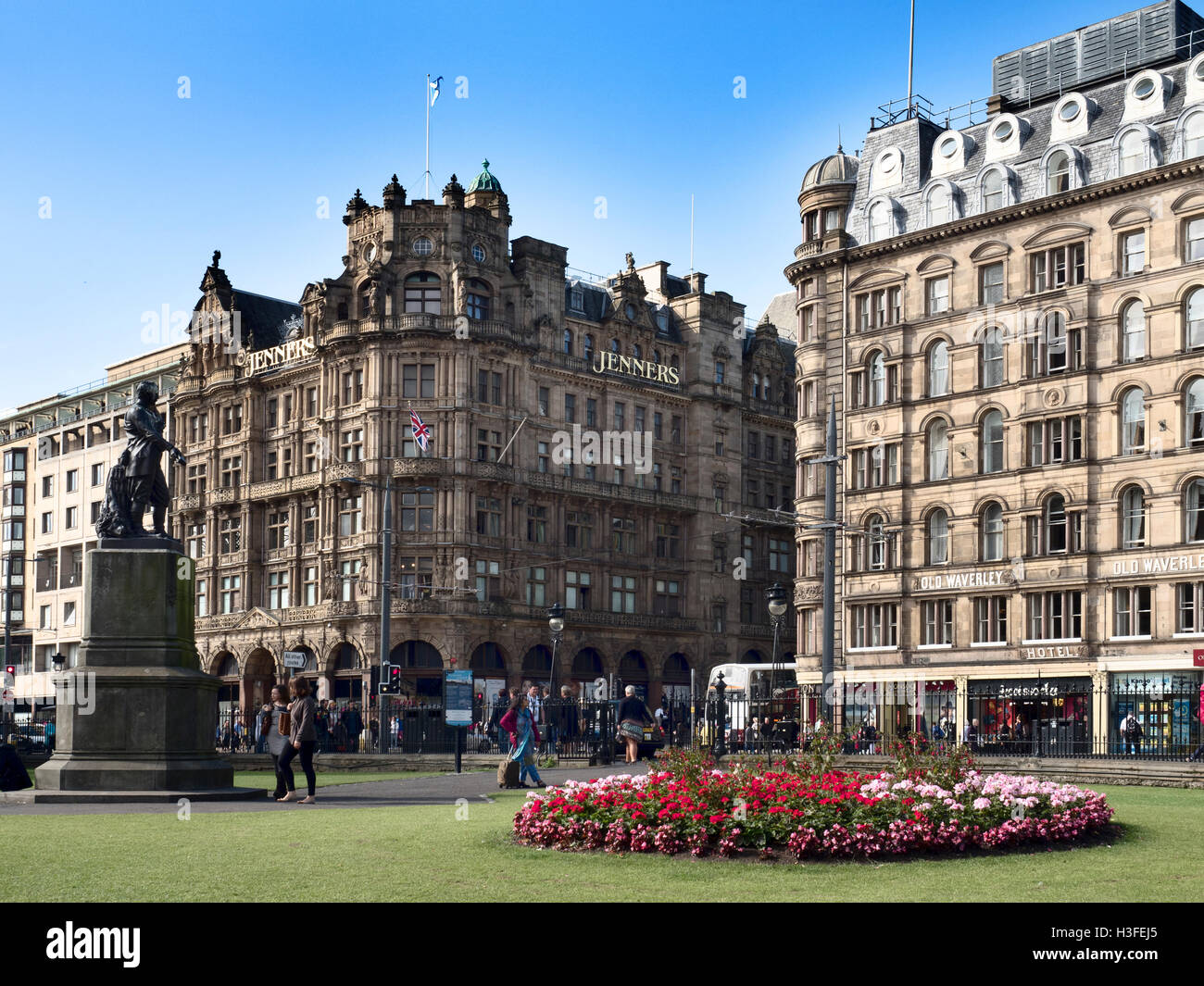 Jenners Department Store et l'hôtel Old Waverley sur Princes Street à Edimbourg Ecosse Midlothian Banque D'Images