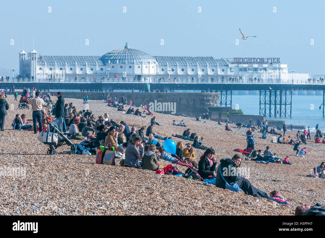 Un beau jour de février sur la plage de Brighton Banque D'Images