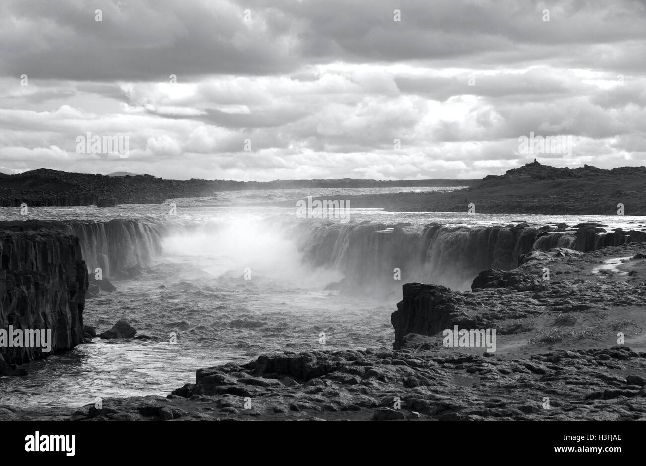 Chutes d'Islande en noir et blanc, la scène avec un regard métaphorique Banque D'Images