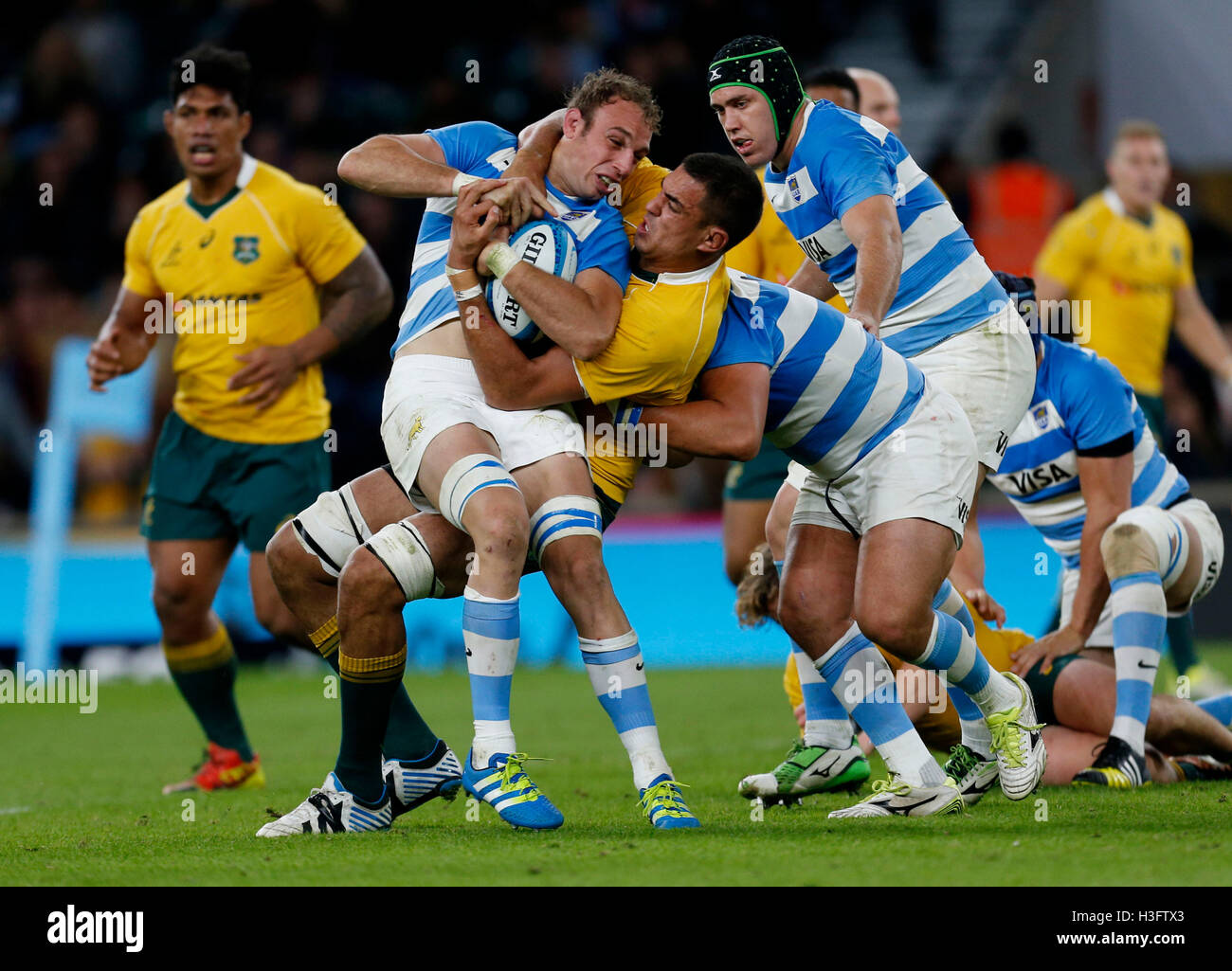 Rory l'Australie et l'Argentine d'Arnold's Leonardo Senatore durant la Finale du Championnat de Rugby au stade de Twickenham, Londres. Banque D'Images