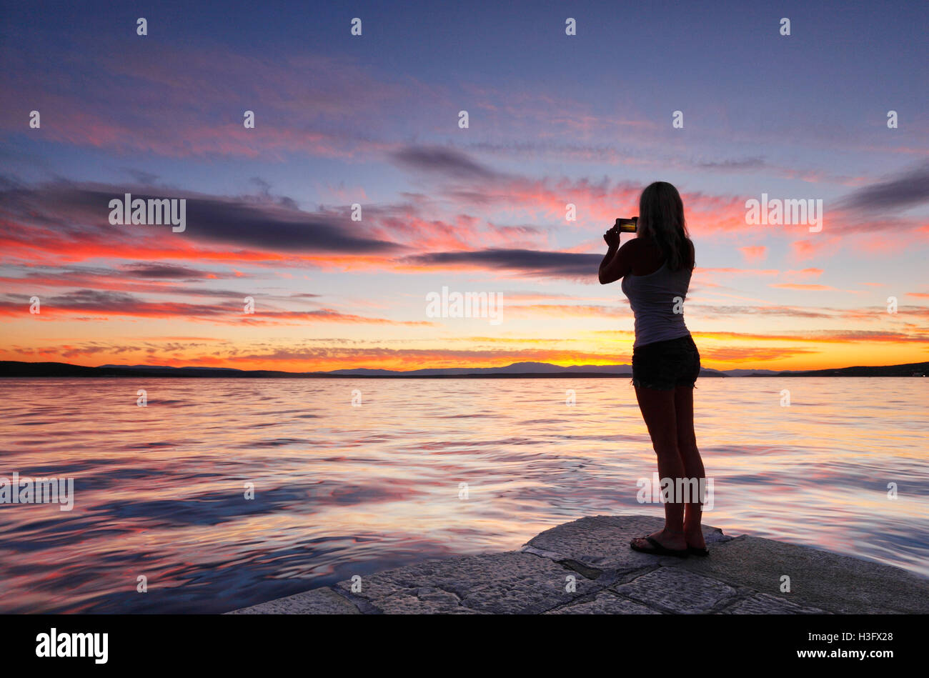 Prise femelle photo de coucher du soleil au bord de la mer Banque D'Images