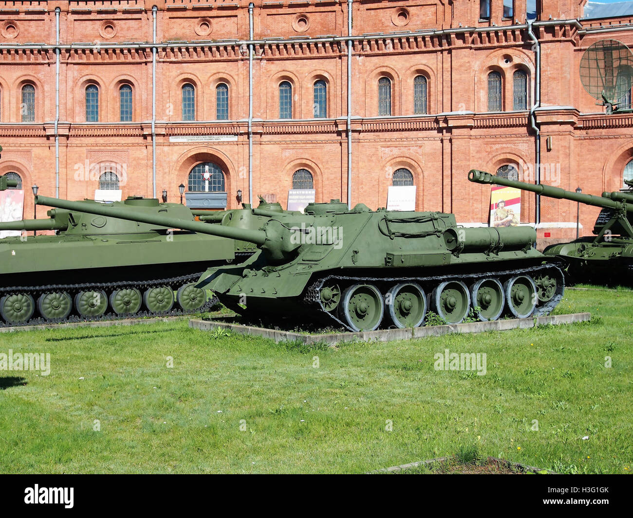 Le su-100 est un canon automoteur soviétique utilisé pendant la seconde Guerre mondiale. Ce modèle particulier est conservé au Musée de l'artillerie de Saint-Pétersbourg, présentant le génie militaire soviétique. Banque D'Images