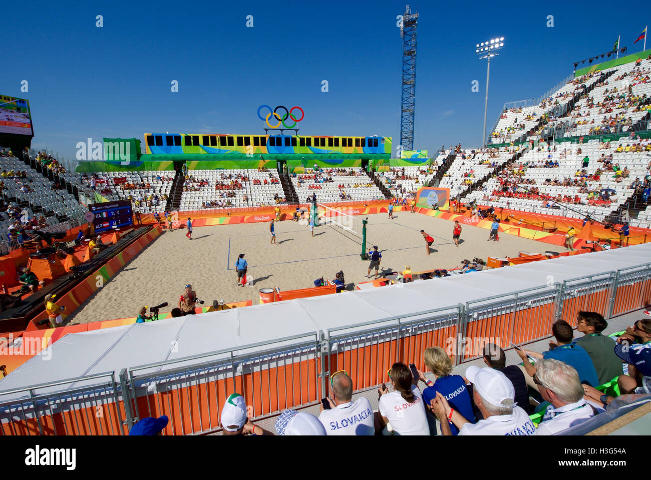 Le lieu de la plage olympique de volley-ball sur la plage de Copacabana à Rio de Janeiro, Brésil, comme on le voit bien que le secrétaire d'Etat John Kerry et ses collègues de la délégation présidentielle américaine visitez les Jeux Olympiques d'été le 6 août 2016. Banque D'Images