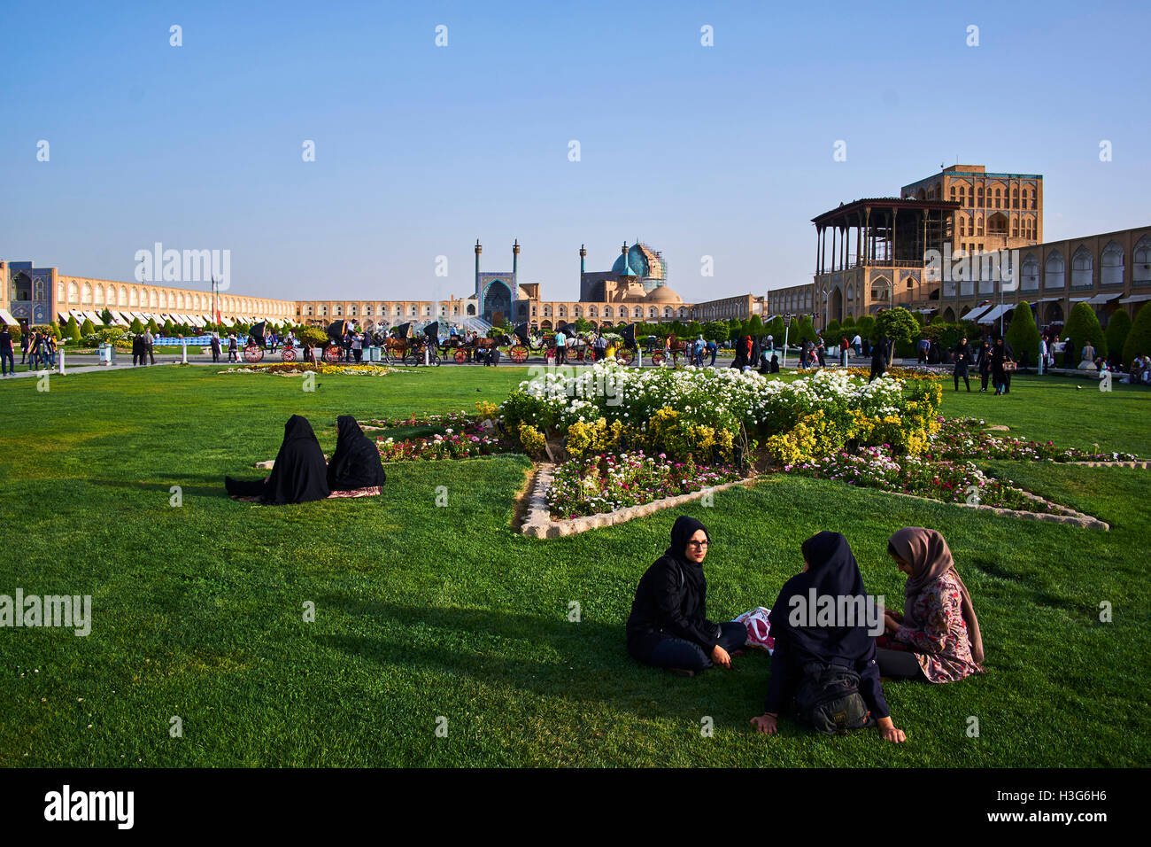 L'Iran, Ispahan, Place Imam, mosquée Jameh ou mosquée du vendredi, patrimoine mondial de l'UNESCO, pique-nique Banque D'Images