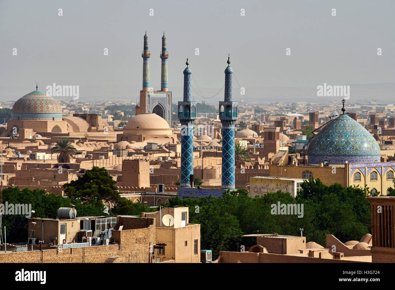 La province de Yazd, Iran, Yazd, mosquée de vendredi, paysage urbain, badgirs ou tours à vent Banque D'Images