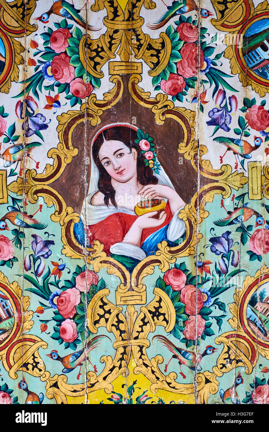 L'Iran, la province du Fars, Shiraz, maison ou maison Qavam Naranjestan, maison historique, plafond peint Banque D'Images
