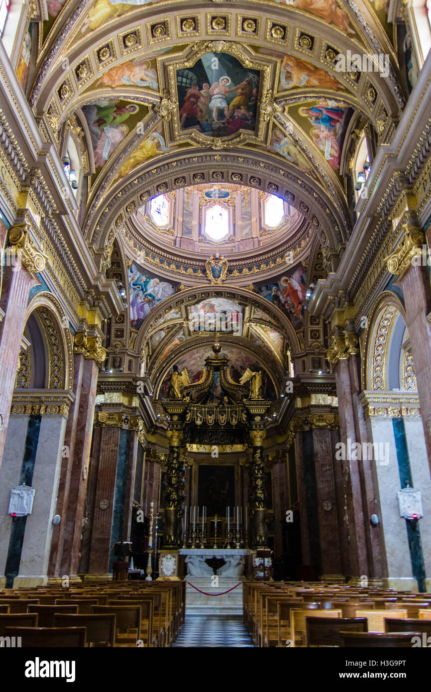 À l'intérieur de la Basilique de Saint George à Victoria Gozo Banque D'Images