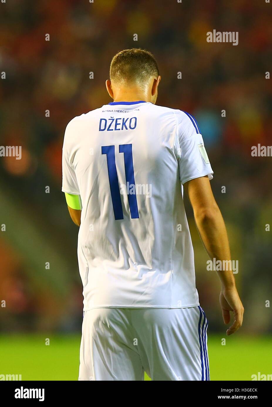 Bruxelles, Belgique. 7 Oct, 2016. La Bosnie-et-Herzégovine Edin Dzeko réagit au cours de la Coupe du Monde de football 2018 match de qualification contre la Belgique à Bruxelles, en Belgique, le 7 octobre 2016. La Belgique a gagné 4-0. Credit : Gong Bing/Xinhua/Alamy Live News Banque D'Images