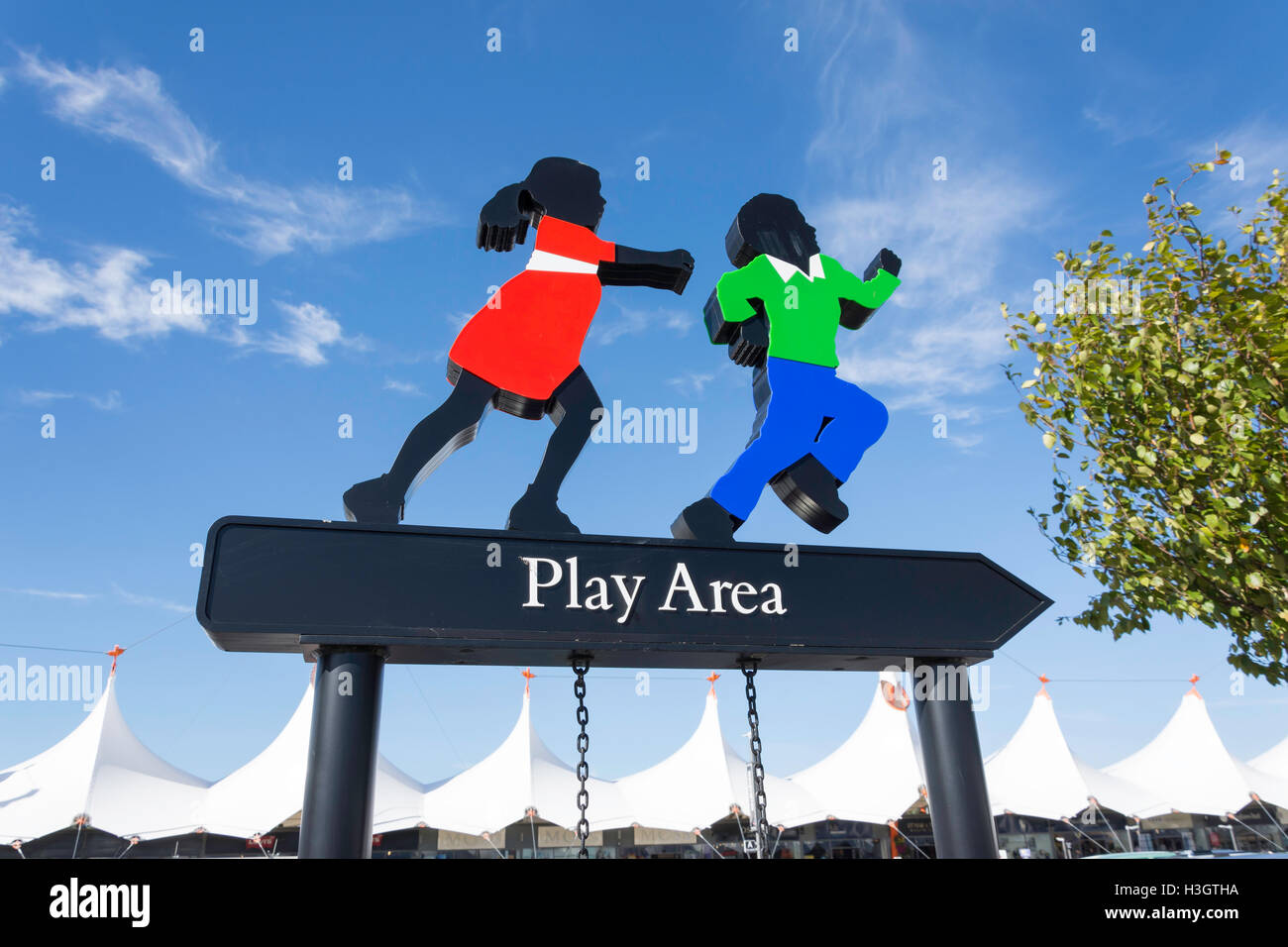 Aire de jeux pour signer à Ashford Designer Outlet, Kimberley Way, Ashford, Kent, Angleterre, Royaume-Uni Banque D'Images