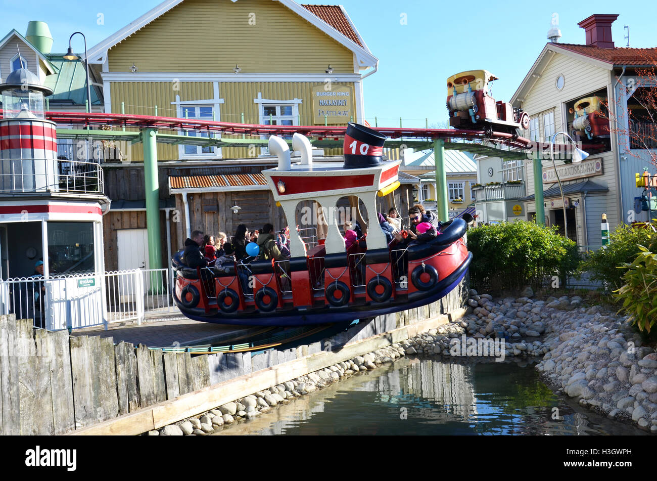 Theme Park, parc d'Gotheburg Liseberg en Suède en bateau Banque D'Images