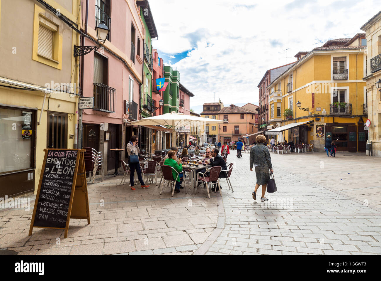 LEON - Espagne - 16 octobre 2016 : un typique Barrio Humedo (humide), dans le centre historique de la ville de Leon, Sp Banque D'Images